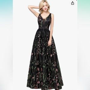 A formal embroidered gown (Plus Size)